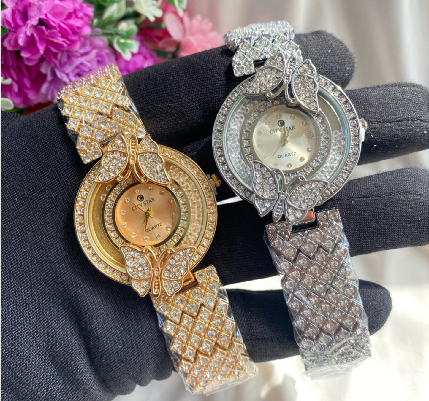 Elegant Women's Analog Watch with Metal Bracelet Strap